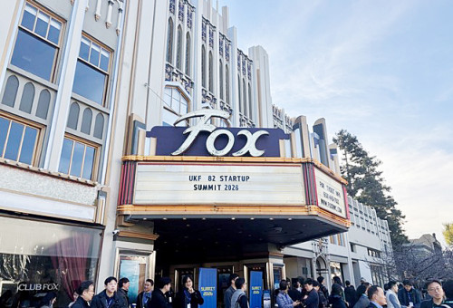 캘리포니아주 레드우드시티의 '폭스극장'에서 한인 스타트업 창업자들의 모임인 'UKF 82스타트업 서밋 2026' 행사가 열리고 있.