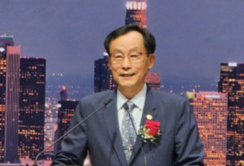 취임사를 하고 있는 56대 회장 김은목목사 