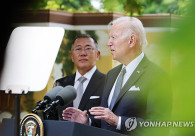 조 바이든 전 미국 대통령이 지난 2022년 5월 방한 숙소인 서울 용산구 그랜드 하얏트 호텔에서 열린 정의선 현대차그룹 회장과의 면담 자리에서 연설을 하고 있다.              [연합뉴스 자료사진]